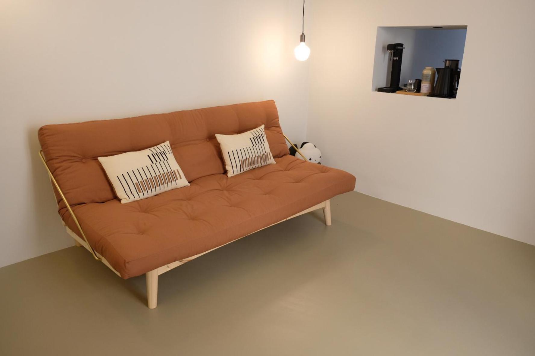 Apartment Pause *