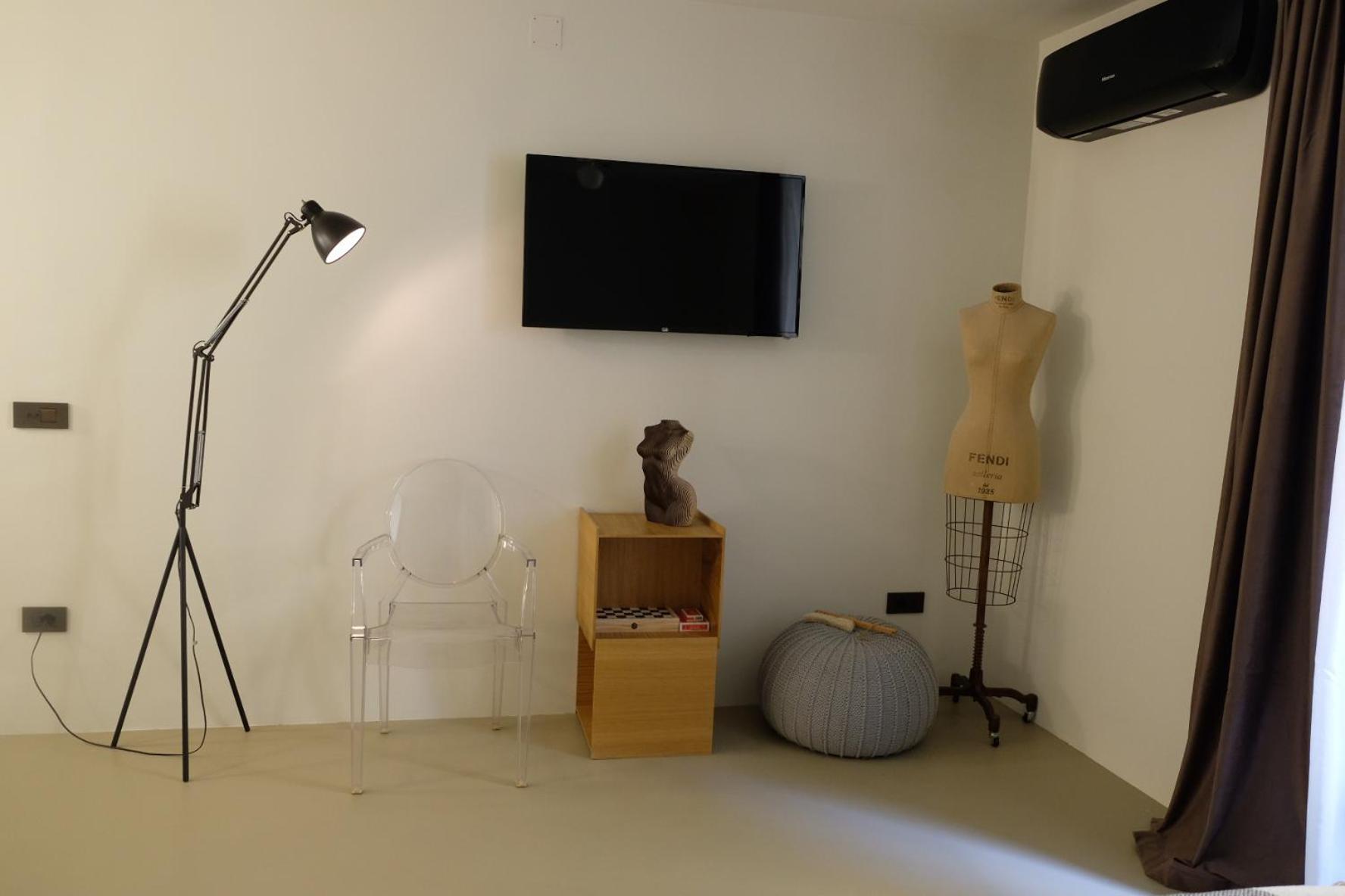 Apartment Pause *