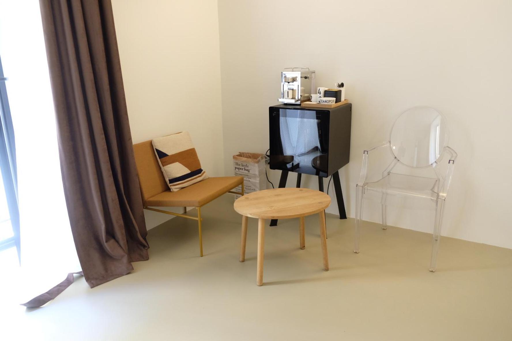 Apartment Pause *